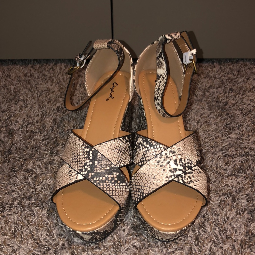 Snake patterned wedges - Picture 2 of 2